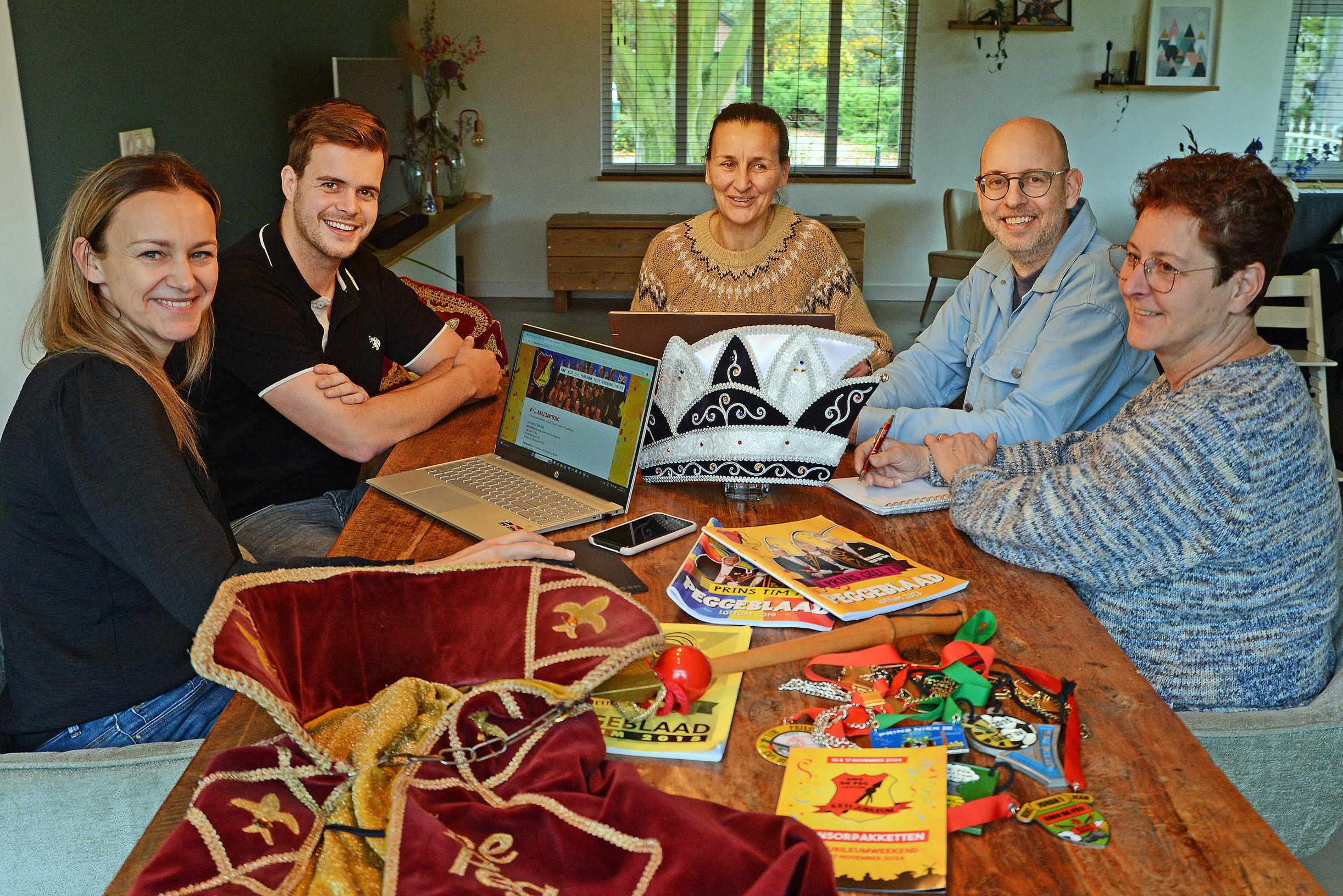 De Peg uit Lottum jubileert met prins Johan in een bijzondere dubbelrol en nieuwe versie van lied ‘P